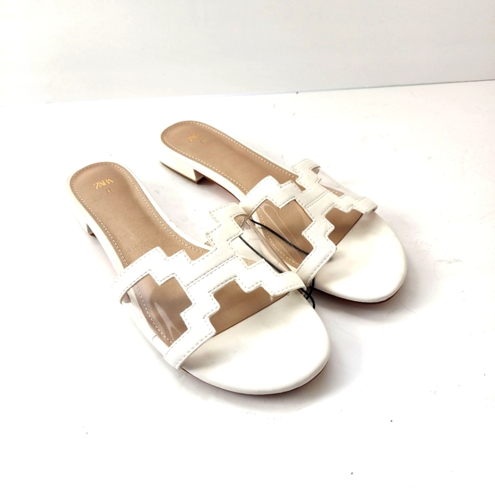 Zara Casual White Open Toe Flat Sandals Size 6.5